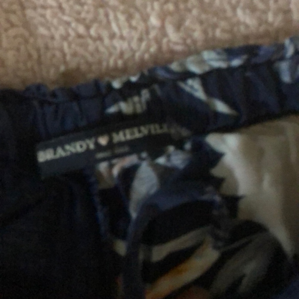 Brandy Melville shorts - Picture 4 of 7